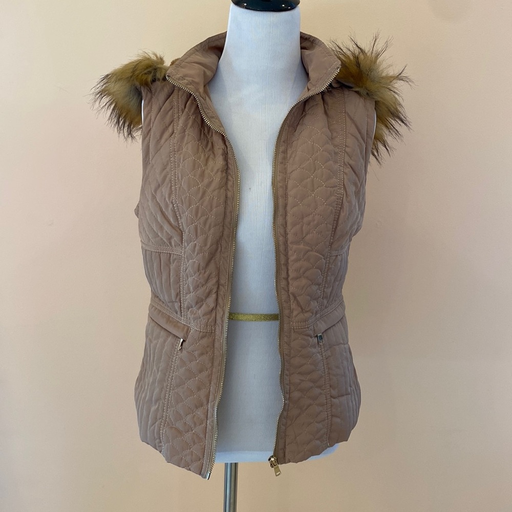 LA Coalition tan vest with faux fur hood detail size XS